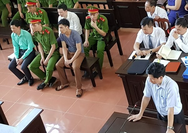 Ông Đỗ Đình Vận trước bục khai báo