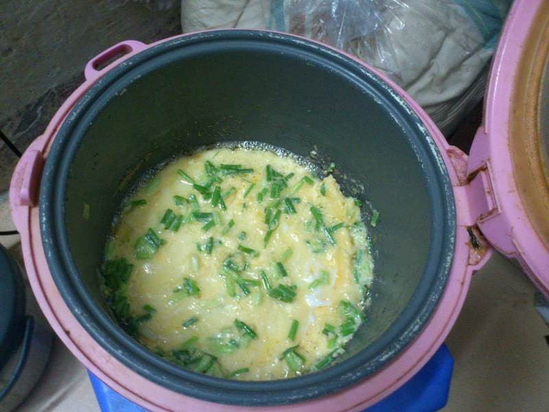 Cũng từ đó, những cái tên như "ngô luộc bóng đêm", "rau luộc cột đình", "sinh tố cá rán"… lần lượt ra đời.