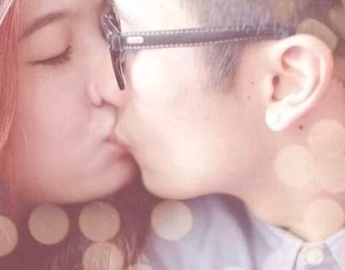 Cặp đôi được bình chọn là "khóa môi lộ thiên" nhất và nhiều ảnh hôn nhau nhất đó là hot girl Mie Nguyễn và JVevermind.