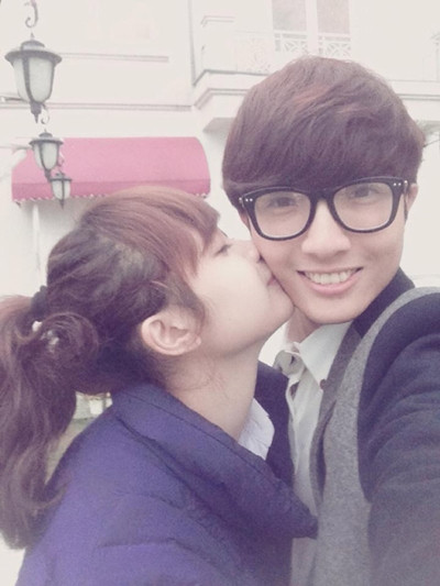 Tháng 4/2014, cô nàng hot teen Mờ Naive (SN 1997) công khai tình cảm với chàng sinh viên Đại học Kiến trúc Hà Nội - Đỗ Thành Tín. Cặp đôi hot teen này cũng khiến nhiều bạn trẻ đứng ngồi không yên khi cho đăng tải những bức ảnh vô cùng tình tứ kèm theo những status ngọt ngào trên mạng xã hội.