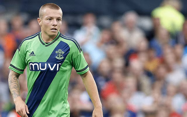 Jordy Clasie (Southampton) cũng là cầu thủ gia nhập Premier League từ Hà Lan. Jordy Clasie đến với kỳ vọng thay thế Morgan Schneiderlin. Mới 24 tuổi nhưng kinh nghiệm thi đấu của Jordy Clasie đã rất dày dặn.