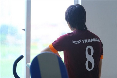 Sau đó Tuấn Anh được các bác sỹ ở Trung tâm Huấn luyện thể thao Quốc gia Hà Nội tiêm vào vùng tổn thương để mau chóng bình phục.