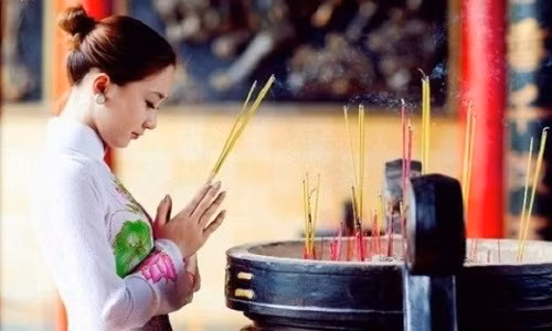 9 dieu nguoi xua tuyet doi khong keu cau khi di le chua