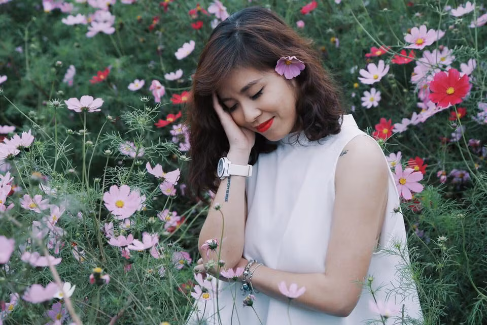 Mặc dù cá tính nhưng Hoàng Linh không thiếu những khoảnh khắc bánh bèo, giống như những chị em phụ nữ khác.