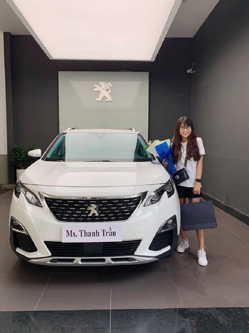 Thanh Trần là một trong những vlogger nổi đình nổi đám trên mạng xã hội. Cô nàng này gây mê bởi cách nói chuyện duyên dáng, hài hước với nhiều clip hài hước và thuộc những đề tài nóng trong xã hội.