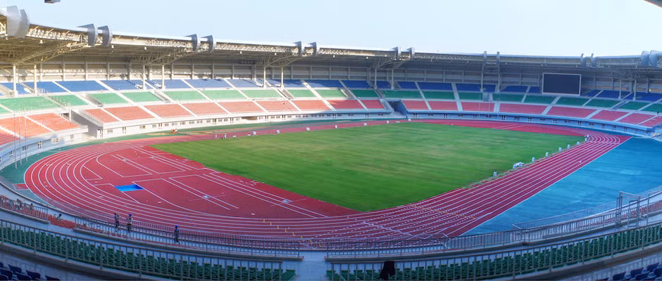 Được mở cửa từ năm 1985, tuy nhiên do việc bị cấm vận nên sân vận động Thuwunna chỉ phục vụ cho các trận đấu của giải đấu quốc nội Myanmar.