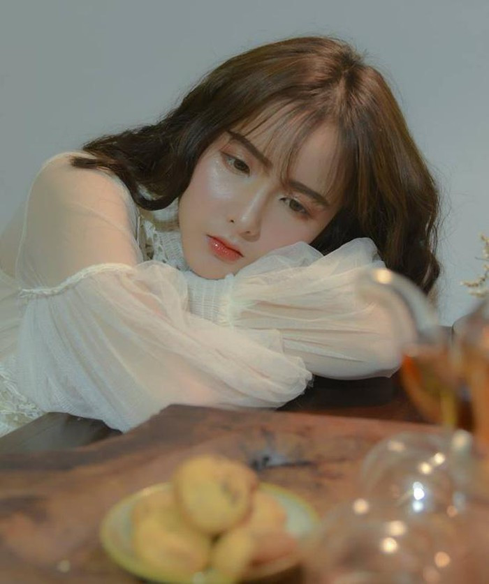 Trên trang cá nhân, Kim Khanh cũng đăng tải những bức hình chúc cho các bạn cũng như những thí sinh của kỳ thi THPT QG năm nay hoàn thành các môn được tốt.