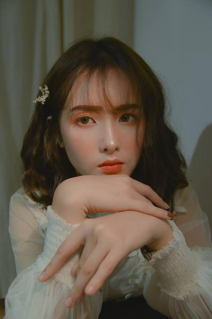 Ngay sau khi được tìm kiếm, facebook cá nhân của Kim Khanh nhanh chóng nhận được hàng nghìn theo dõi và nhiều bình luận xin được kết bạn từ CĐM.