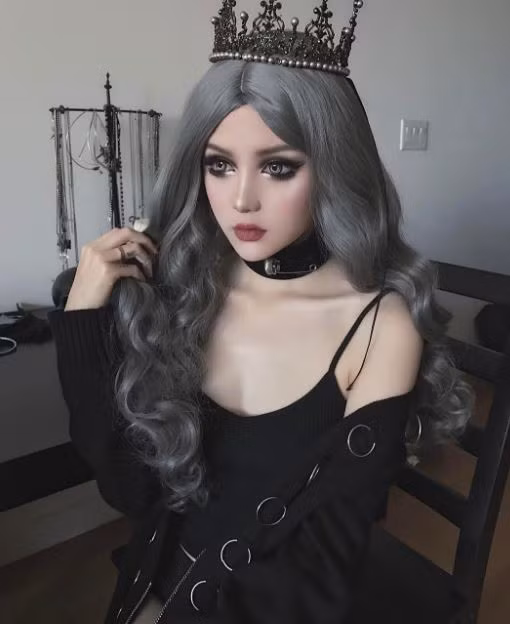 Tuy nhiên, chia sẻ trên trang cá nhân của mình, Kina Shen bày tỏ rằng do đang sinh sống ở Los Angeles - Mỹ nên cô chịu nhiều ảnh hưởng của cách làm đẹp nơi đây.