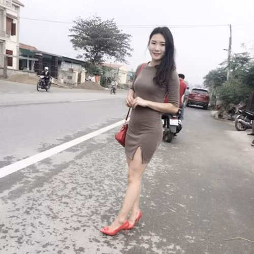 Theo nhiều dân mạng, mặc dù Võ Thị Hoài là cô gái khá xinh xắn nhưng so với Hòa Minzy thì cô nàng 9X này vẫn còn kém xa. Nickname Minh Quân chia sẻ: "Bạn này xinh thật nhưng nếu để đặt lên cân với Hòa "dồ" thì vẫn còn kém xa. Đấy là chưa nói đến vị trí trong mắt mọi người".