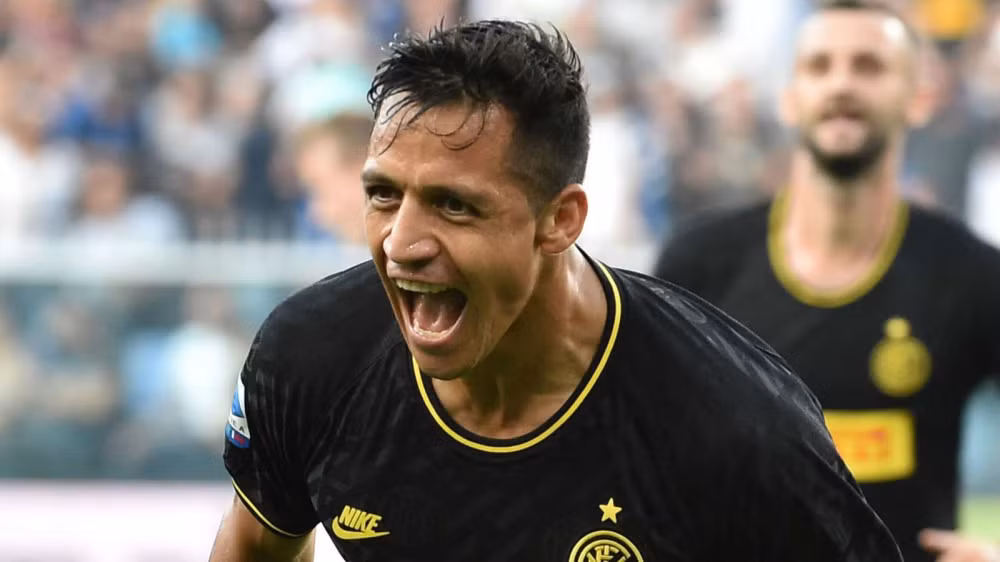 Sanchez có những đóng góp nhất định, đã ghi bàn và kiến tạo cho Inter Milan, Theo trang Daily Star, MU đang muốn tận dụng cơ hội này để bán đứt Alexis Sanchez cho nửa xanh thành Milan, ra giá chỉ 25 triệu bảng Anh.