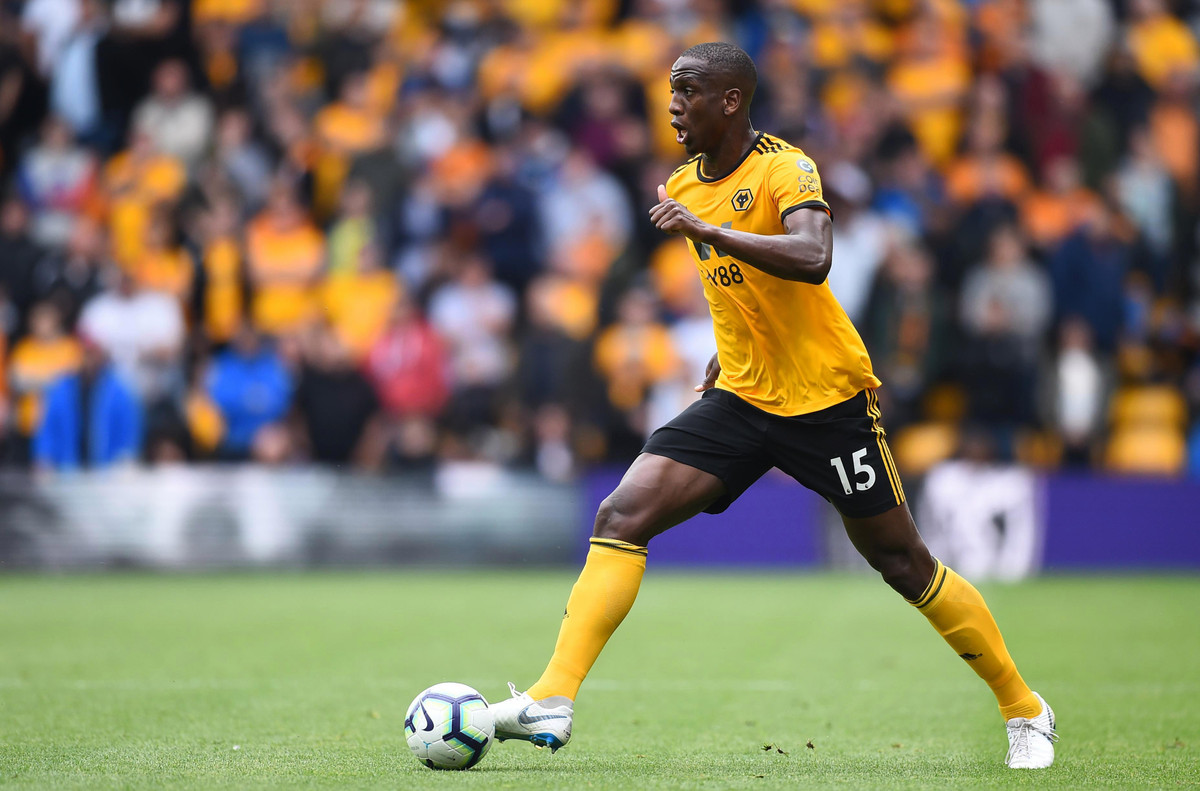 Tờ The Sun tiết lộ, Arsenal hiện đang rất quan tâm đến Willy Boly, trung vệ đang thi đấu cho Wolves. Cầu thủ 28 tuổi này đã trở thành một nhân tố quan trọng cho đội bóng kể từ khi chuyển đến từ Porto với mức giá 10 triệu bảng vào năm 2017.