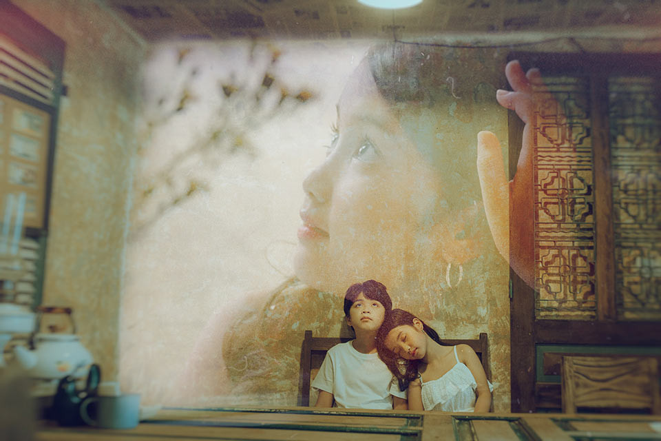 Thời gian qua, ca khúc Hong Kong 1 trở thành bài hát được các bạn trẻ nghe đi nghe lại và được rất nhiều bạn cover lại bởi mang âm hưởng nhẹ nhàng và những ca từ cùng giai điệu êm ả.