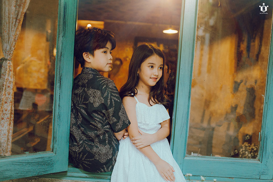 Theo chia sẻ của nhiếp ảnh gia Đỗ Xuân Bút, bộ ảnh Hong Kong 1 được thực hiện trong một ngày, đặc biệt có những cảnh chụp vào buổi tối.