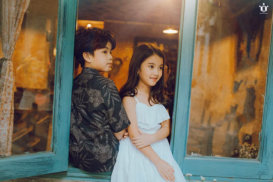 Theo chia sẻ của nhiếp ảnh gia Đỗ Xuân Bút, bộ ảnh Hong Kong 1 được thực hiện trong một ngày, đặc biệt có những cảnh chụp vào buổi tối.