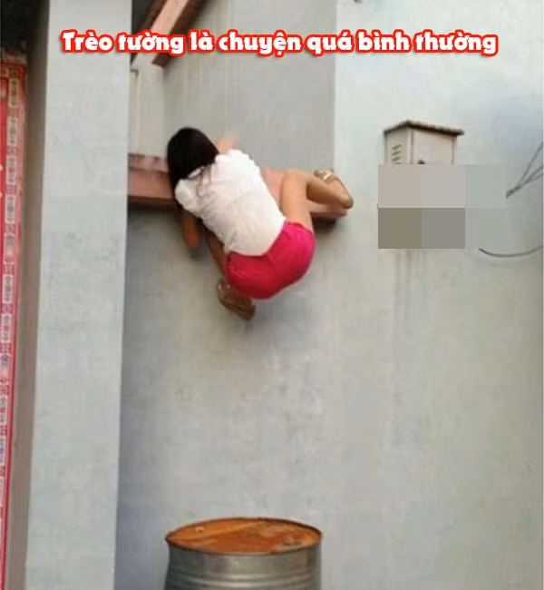 Có thể nói hiếm có ở đất nước nào mà các nữ sinh Việt được đào tạo leo tường, vượt rào chẳng kém cảnh sát đặc nhiệm.