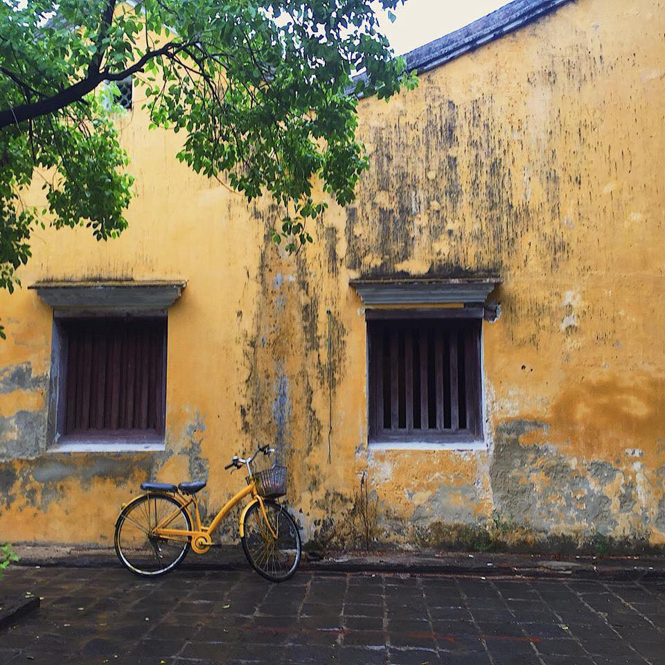 Tìm hiểu về đạo cụ sống ảo cho chuyến du lịch một mình của Dương Như Ngọc, hóa ra đó là chiếc xe đạp được thuê để các du khách có thể đi du lịch khắp đây đó của phố cổ Hội An.