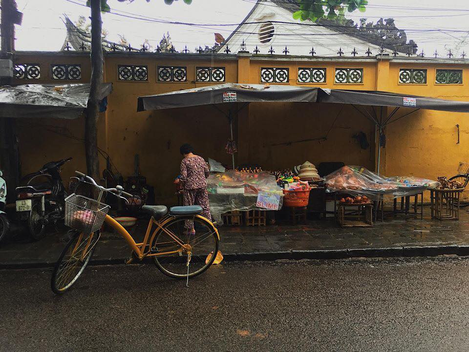 Chuyến du lịch Hội An một mình của Như Ngọc trở nên đầy màu sắc với đạo cụ sống ảo tuyệt đẹp.