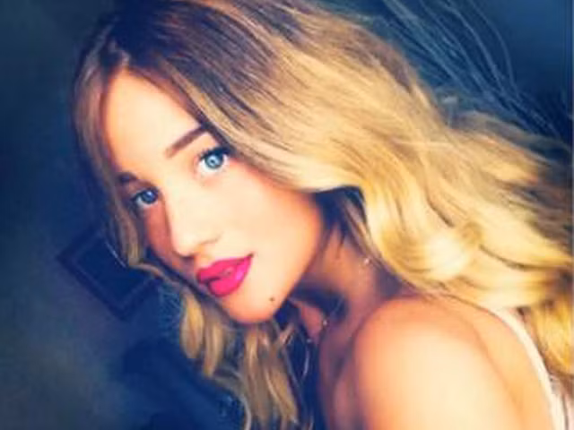 Izabel từng hy vọng danh tiếng của bạn trai nổi tiếng người Croatia Mateo Kovacic sẽ giúp cô gặt hái thành công trong sân chơi mới mẻ này.