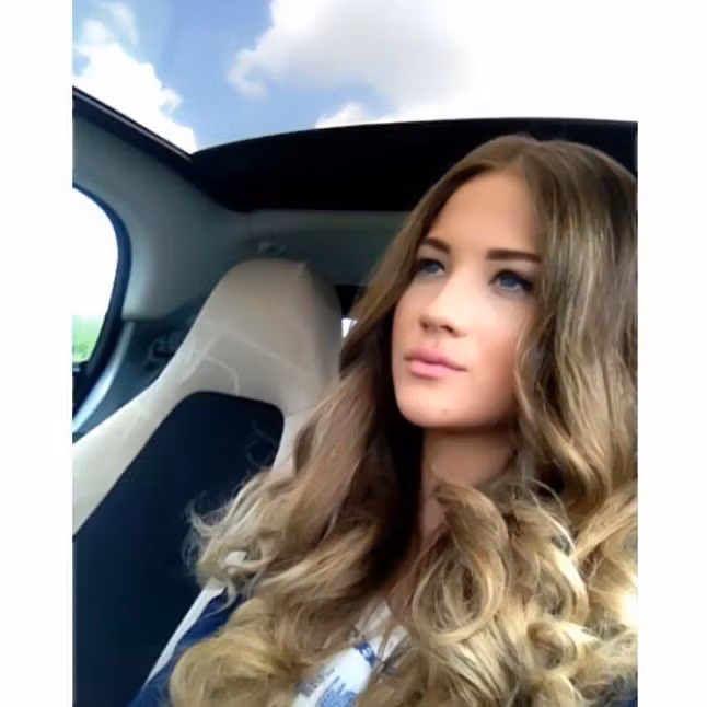 Izabel từng là cựu sinh viên của ngành Kinh tế tại Đại học Zagreb.