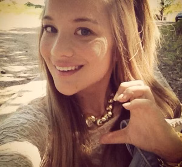 Thêm vào đó với nghiệp người mẫu của mình, Izabel rất thường xuyên tập luyện để có một thân hình chắc khỏe.