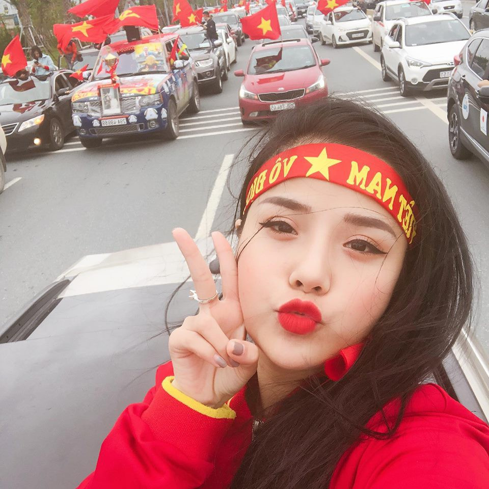 "Còn về việc mình thường hát ca khúc buồn đơn giản vì những bài hát đó hay, phù hợp với chất giọng và sở trường hát Pop Ballad nhẹ nhàng, sâu lắng thôi. Mình muốn khẳng định bản thân bằng chính năng lực, muốn mọi người biết đến mình vì là chính mình – Thương Võ chứ không phải bất kỳ cái mác nào khác mà người ta gán cho". Cô bạn này cho hay.