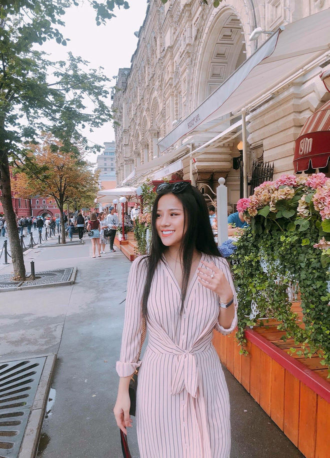 Thương Võ sinh năm 1992, đến từ Nghệ An. 9X xứ Nghệ tốt nghiệp trường Đại học Văn hóa Nghệ thuật Quân đội, hiện nay đang sống và làm việc tại Hà Nội.