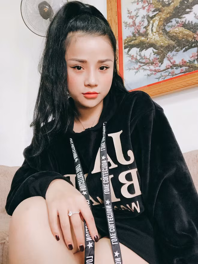 Ngay sau khi có sự đồn đoán trên, chính Thương Võ đã lên tiếng đính chính: "Một số bạn nói mình sau chia tay nên chọn bài buồn để hát như muốn nói hộ lòng mình, nhưng thực ra không phải. Sau khi mọi chuyện xảy ra, hiện tại cuộc sống của mình còn tốt hơn trước nhiều. Mình thấy hài lòng, hạnh phúc với cuộc sống này nên không muốn ai nhắc lại chuyện đã qua nữa."