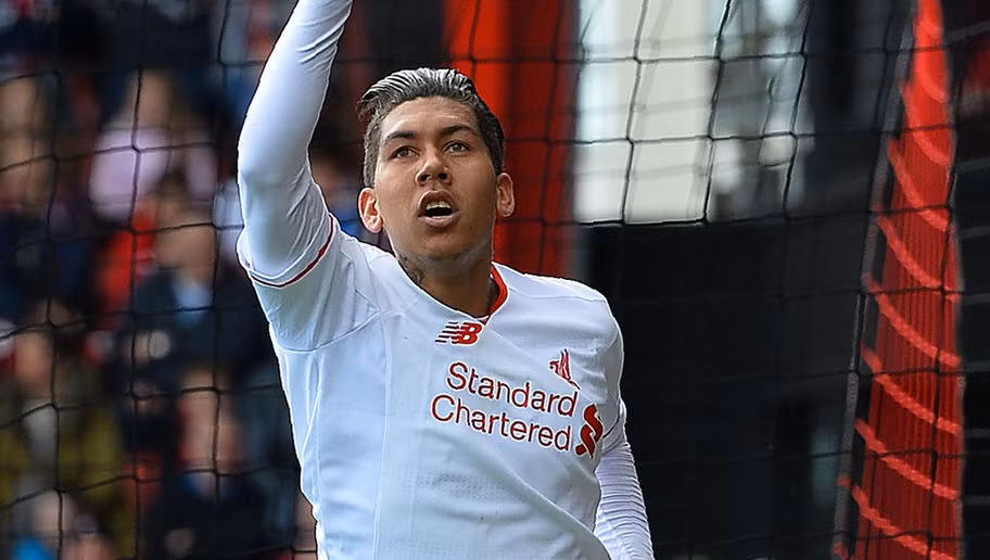 Mối lương duyên tài trợ áo đấu hơn nửa thập kỷ giữa Liverpool và Carlsberg đã kết thúc vào năm 2010. Cũng kể từ đó, Từ đó tới giờ, đội bóng vùng Merseyside đã hợp tác với Ngân hàng Standard Chartered và nhận 20 triệu bảng mỗi năm.