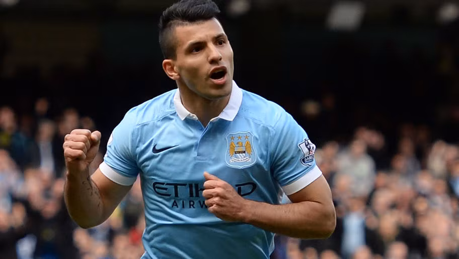 Etihad Airways chính là nhà tài trợ cho Manchester City, đây cũng chính là tập đoàn hiện đang sở hữu đội bóng này. Hàng năm, hãng hàng không này đã cấp cho đội chủ sân Etihad một khoản tiền lên tới 20 triệu bảng/ mùa để có bản hợp đồng tài trợ áo đấu.