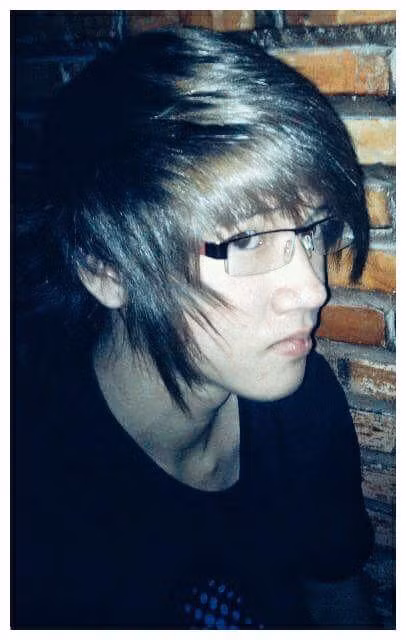 Cùng với Blog 360, Yahoo gần như đã trở thành huyền thoại cho cả thế hệ 8X, 9X. Bồi hồi nhớ lại, hồi đó ai mà chẳng có một cái nickname loằng ngoằng với đủ các kí tự đặc biệt, đầy tinh thần tự sướng "trẻ trâu".