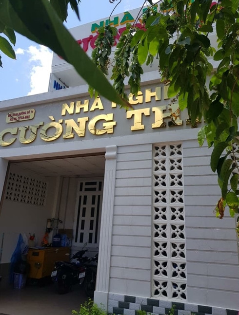 Truong phong cho giao vien muon tien trong nha nghi bi ky luat ​