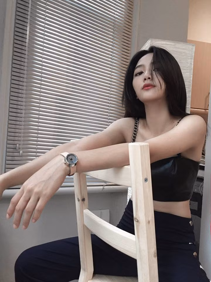 Những bức ảnh Văn Hinh đăng tải trên trang cá nhân thường nhận được hàng nghìn lượt yêu thích và khen ngợi từ dân mạng.