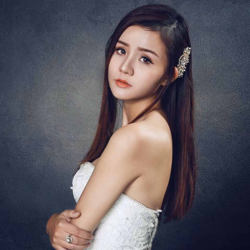 Hiện tại, Thủy là một nhân viên văn phòng và có thêm công việc bán hàng online.