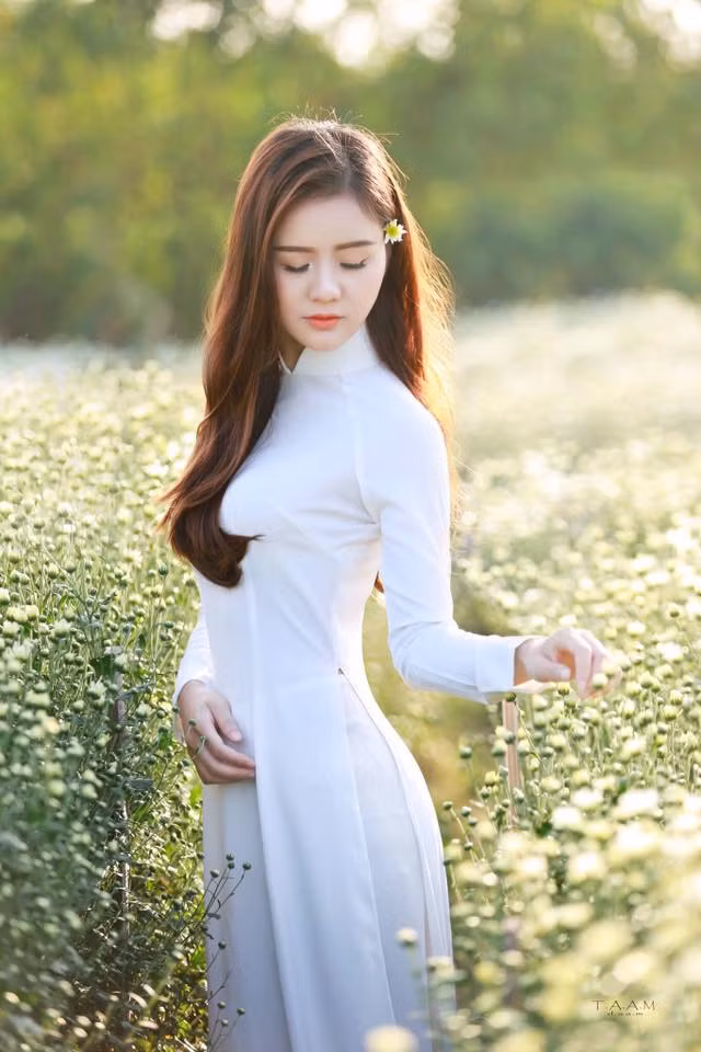 Nguyễn Thu Thủy sinh năm 1992 tại Lào Cai. Được biết cô gái xinh đẹp này từng tốt nghiệp trường ĐH Kinh doanh và Công nghệ Hà Nội.