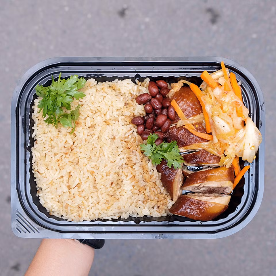 Phong cách ẩm thực chủ đạo của Long là món ăn đường phố và những món thiên về ẩm thực Á Đông. Đồ Âu cũng có nhưng chỉ đơn giản là các món dễ ăn như pizza, pasta hay steak.