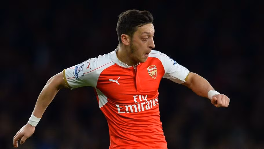 Với 42,5 triệu bảng, Oezil trở thành bản hợp đồng đắt giá nhất lịch sử Arsenal. Tiền vệ người Đức thực tế đã cống hiến hết những gì có thể cho các pháo thủ và đây là một thương vụ quá hời với HLV Arsene Wenger.