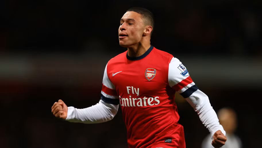 18 tuổi, chuyển đến Emirates với giao kèo trị giá 12 triệu bảng (có thể lên tới 15 triệu bảng kèm các điều khoản phụ), đủ thấy Arsenal đánh giá cao Alex Oxlade-Chamberlain thế nào. Tuy vậy sau 5 năm tại đây, cựu sao Southampton vẫn chưa thoát khỏi các mác thần đồng.