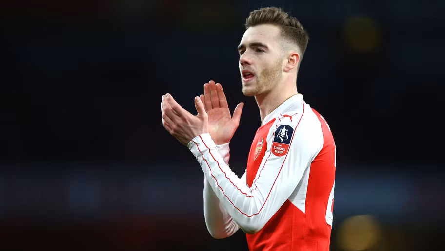 Từng gây ấn tượng mạnh những ngày đầu chơi bóng cho Arsenal, nhưng Calum Chambers lúc này đang chững lại. Tuy vậy ở cái tuổi 21, không ai có thể phán xét đây là bản hợp đồng thành công hay thất bại.