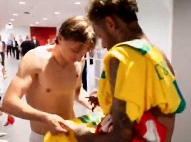 Luka Modric đã có những lời bông đùa để dụ Neymar đến với Real trong thời gian tới.