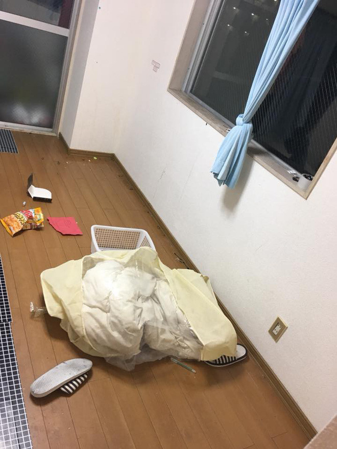 "Thật sự cùng cảnh xa quê sang trước em 4 năm sao chị không hiểu những khó khăn bên này. Chị có phải loại đểu lừa gạt gì em đâu mà em nỡ lòng nào làm như thế. Em chơi chị một vố hơi bị đau rồi đấy", Y.C bày tỏ sự bức xúc khi viết những dòng chia sẻ trên mạng xã hội.