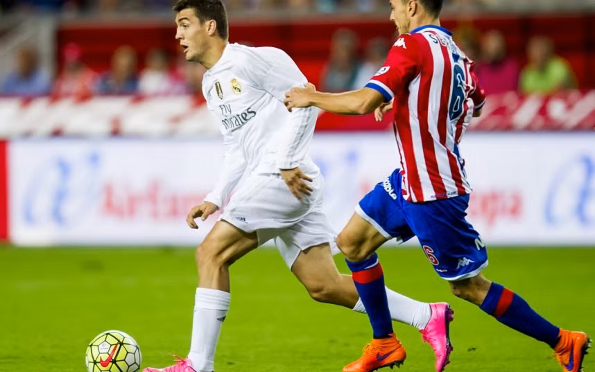 Mateo Kovacic là bản hợp đồng mới nhất của Real Madrid trong kì chuyển nhượng vừa qua. Kovacic chuyển đến Real Madrid từ Inter Milan. Anh được kỳ vọng rằng sẽ là người kế vị tốt nhất Cris Ronaldo tại CLB Hoàng gia Tây Ban Nha.