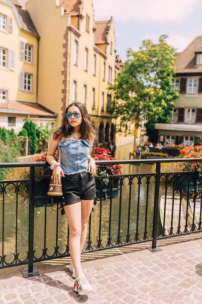 Pose dáng thần thái như người mẫu.