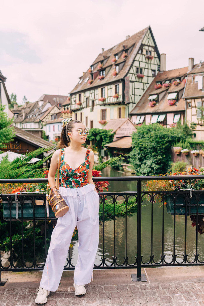 Nhờ những hình ảnh mới nhất được chia sẻ trên Facebook cá nhân, cô chị cả Susu - con gái đầu Phượng Chanel khiến không ít người ngạc nhiên bởi diện mạo đáng yêu, dễ thương ở tuổi 16.