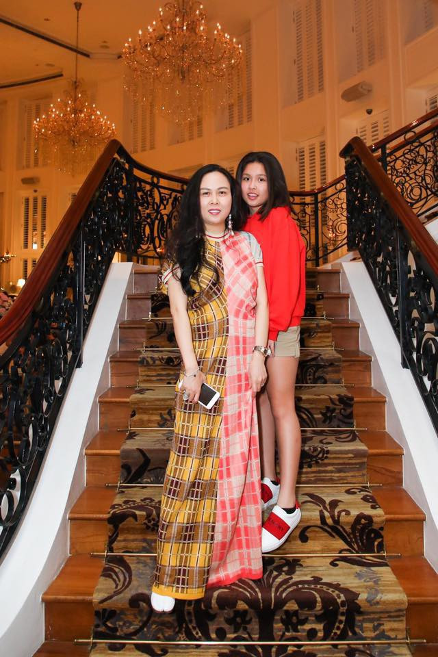 Phượng Chanel là cái tên đình đám trong làng showbiz Việt khi trở thành vợ thứ 2 của diễn viên Quách Ngọc Ngoan. Tuy nhiên, bỏ qua câu chuyện tình của "yêu nữ hàng hiệu" và chàng diễn viên, mới đây CĐM lại chú ý tới con gái Phượng Chanel có tên Susu.