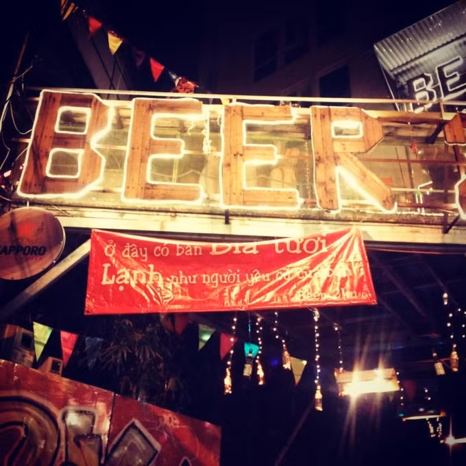 người yêu cũ, Chỉ với vài câu chữ độc đáo trên các biển quảng cáo là đủ khiến nhiều người đi đường không thể không để mắt tới.