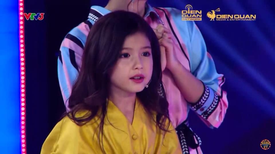 Ngoài khả năng thiết kế thời trang, cô bé còn giỏi về nhảy múa, có thể tự biên đạo và tập luyện bài múa của mình mà chưa học qua trường lớp chính thống nào.