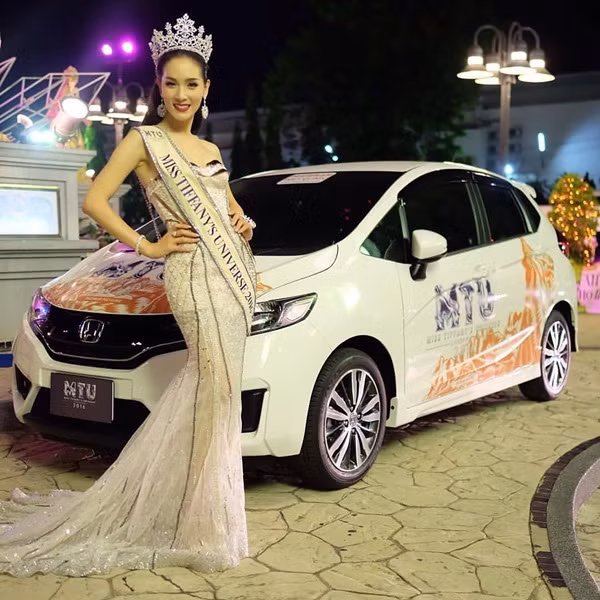 Cũng trong đêm chung kết được tổ chức tại Pattaya, ngoài danh hiệu Hoa hậu, Jiratchaya còn đạt giải phụ là Người đẹp ăn ảnh và Người đẹp có làn da mịn màng.