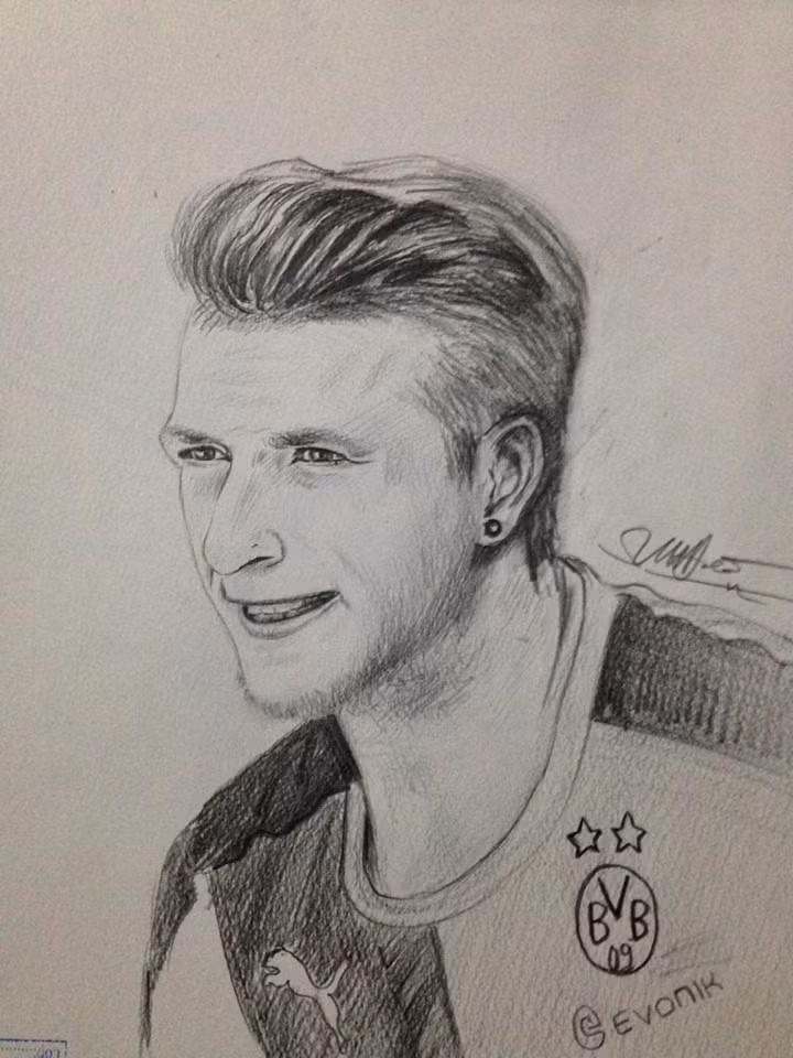 Minh Đức đã vẽ gần 30 bức chân dung cầu thủ như Neymar, Ronaldo, Messi, Macro Reus, Eden Hazard, Luis Suarez... Đây thực sự là con số đáng nể, thể hiện tình yêu của cậu với môn thể thao vua.