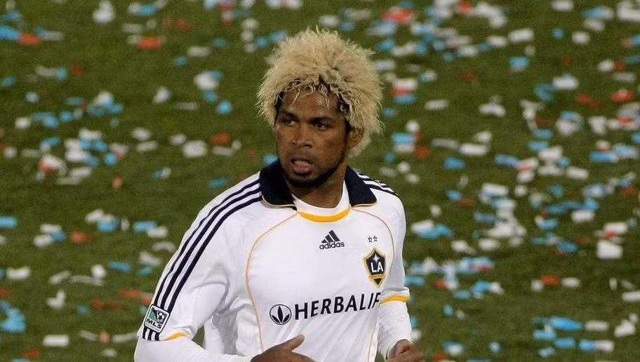 Abel Xavier là cựu cầu thủ của Middlesbrough bị phát hiện dương tính với một loại chất có trong thuốc kích thích (có tác dụng tăng cơ, gây hưng phấn) hồi năm 2005. Sau đó Xavier bị UEFA cấm thi đấu 18 tháng. Đội bóng cuối cùng mà Xavier thi đấu là LA Galaxy.